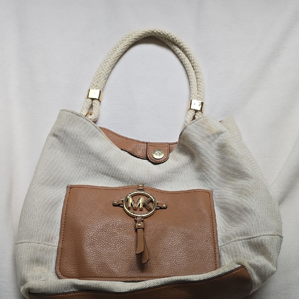 Michael Kors Cream and Tan Shoulder Bag with Sophisticated Design